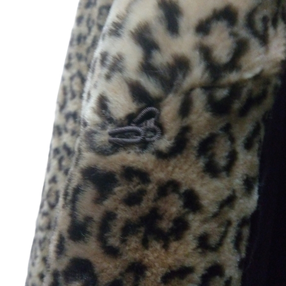 Mob Wives Faux Fur Leopard Print Tan-Black Latch Hook Eye Closure Warm Chic L - Picture 8 of 13